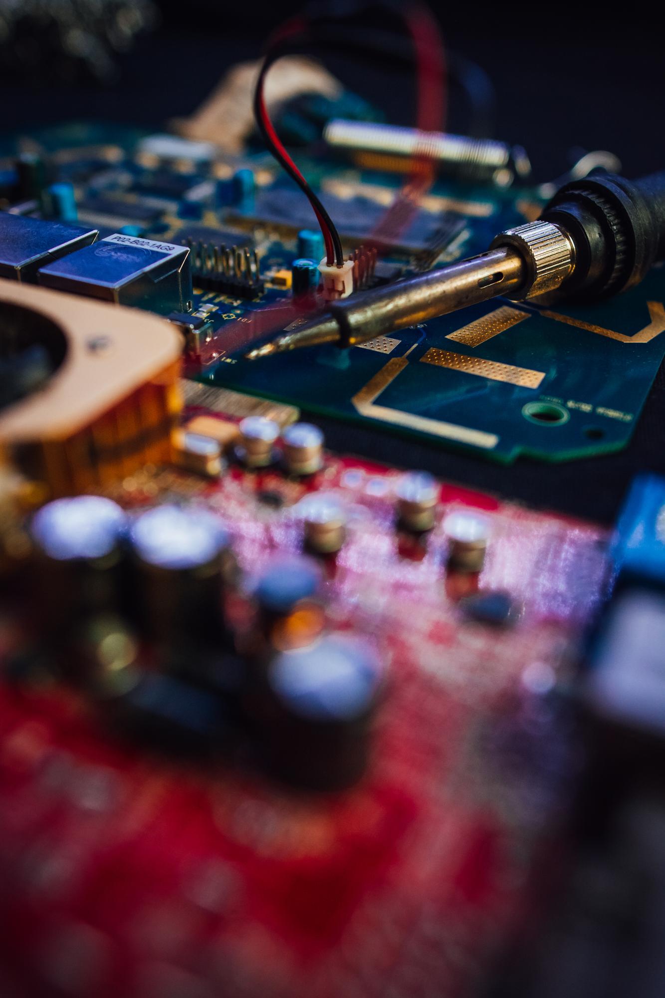 close-up-circuit-board_1048944-3002389