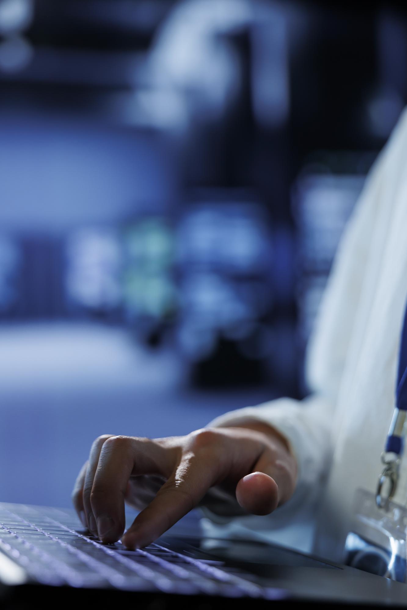 knowledgeable-admin-data-center-uses-laptop-prevent-system-overload-peak-traffic-periods-adept-expert-server-hub-ensuring-enough-network-bandwidth-smooth-operations-close-up_482257-72825